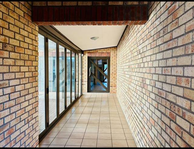 3 BEDROOM TOWNHOUSE FOR SALE IN LANGENHOVENPARK